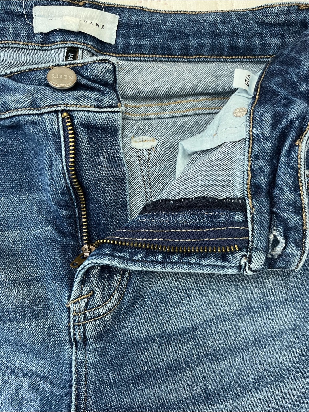 Risen Mid Rise Straight Denim Jeans size 9/29 - Picture 11 of 16